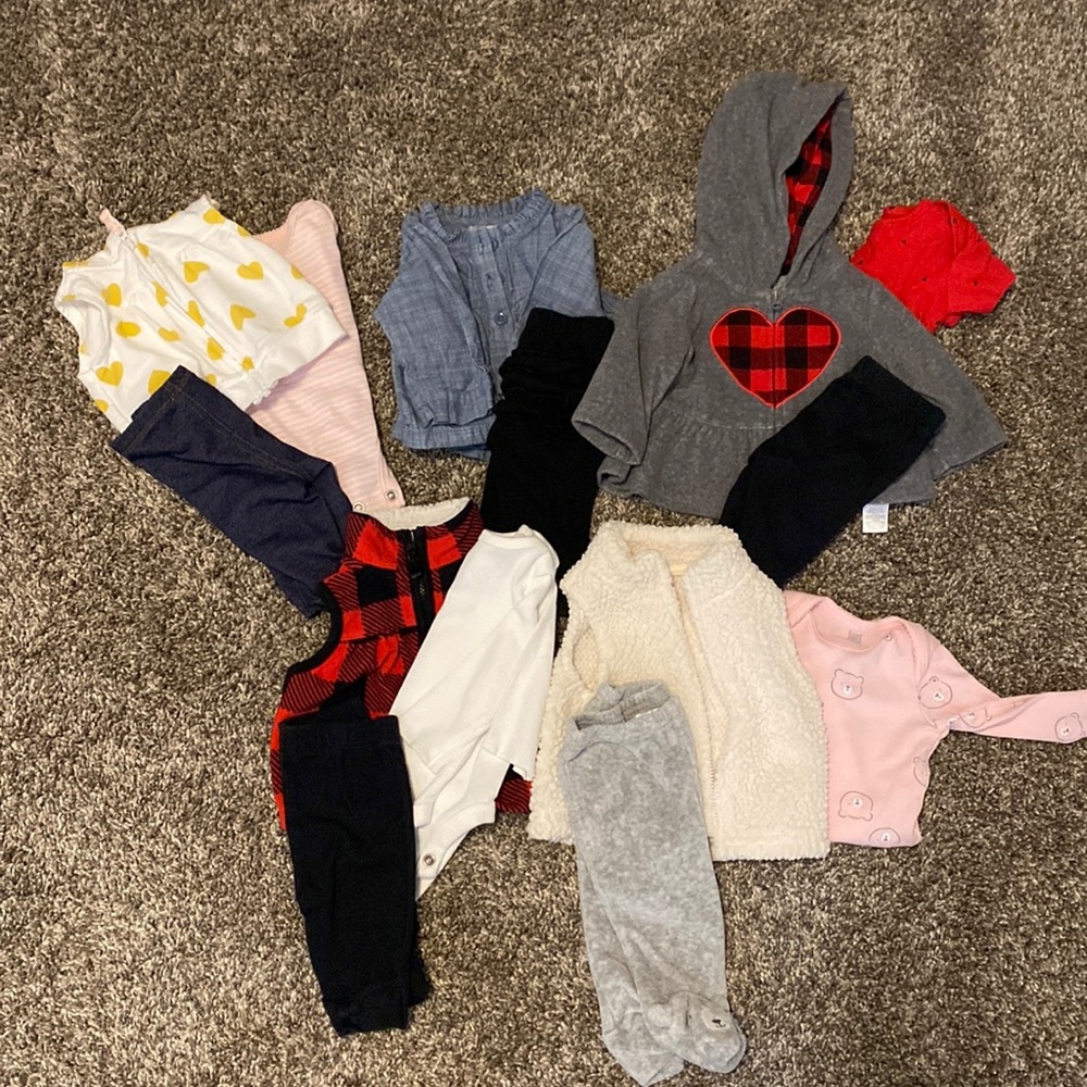 Newborn outfit lot